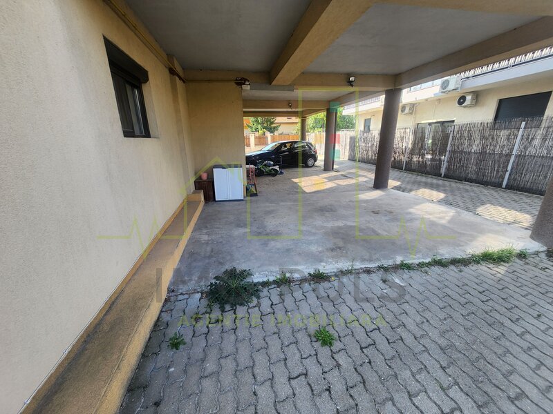 Braytim, Timisoara, loc de parcare acoperit, curte.